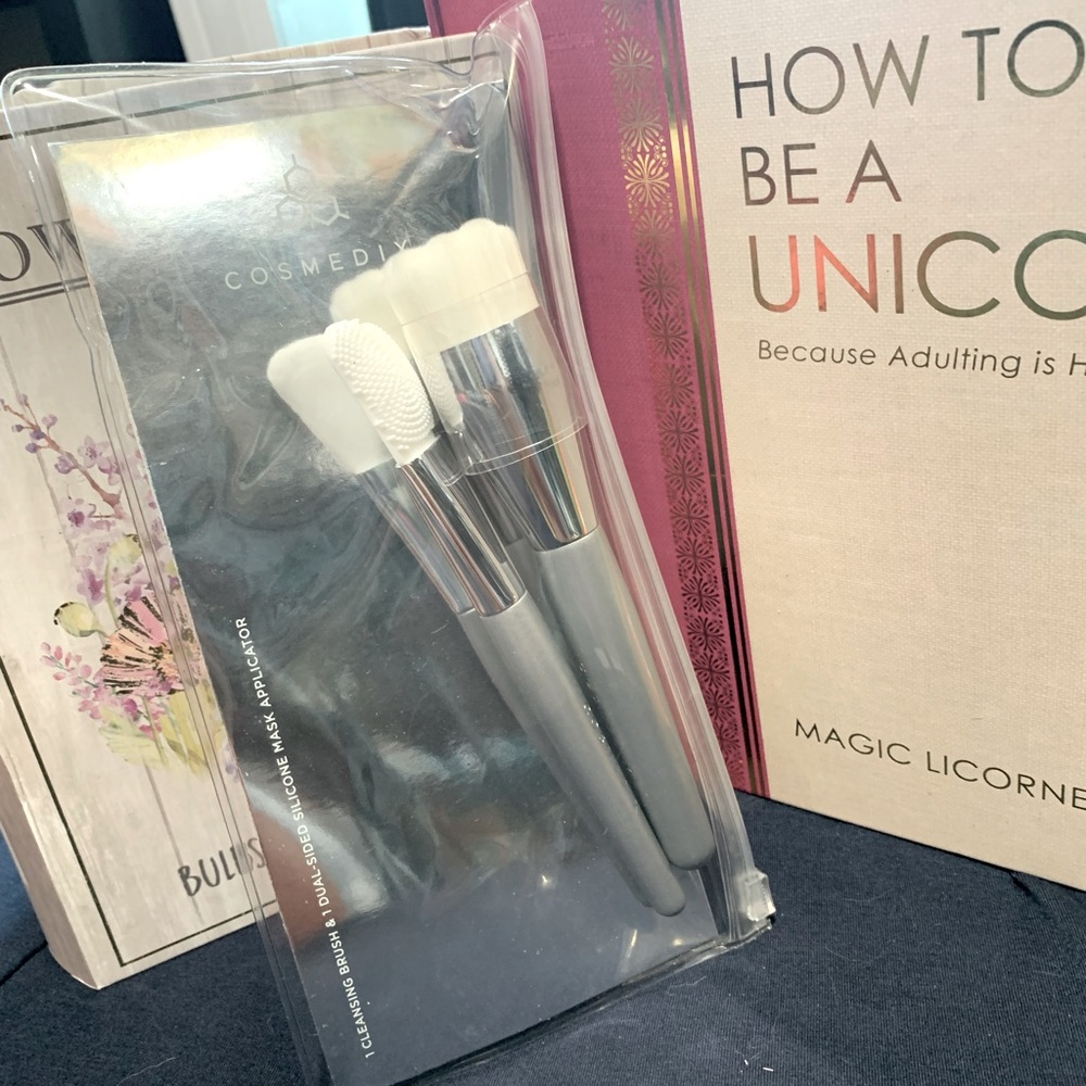 Free w/purchase Cosmedix mask brushes